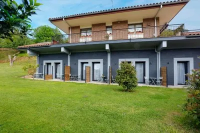 Mendi Azpi Rooms, casa rural en Mutriku