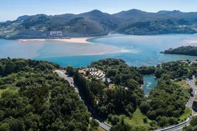 Camping & Bungalows Portuondo, casa rural en Mundaka