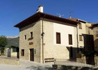 Casa Rural Mercedes Etxea, casa rural en Kripan
