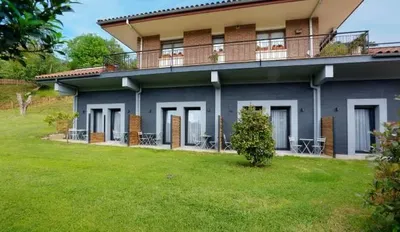 Mendi Azpi Rooms, casa rural en Mutriku