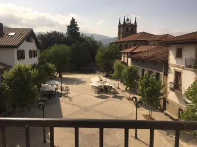 PLAZA, casa rural en Segura
